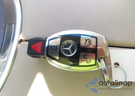 2017 Mercedes-Benz Glc 300 4Matic z USA, uszkodzony, nr VIN WDC0G4KB2HV012242